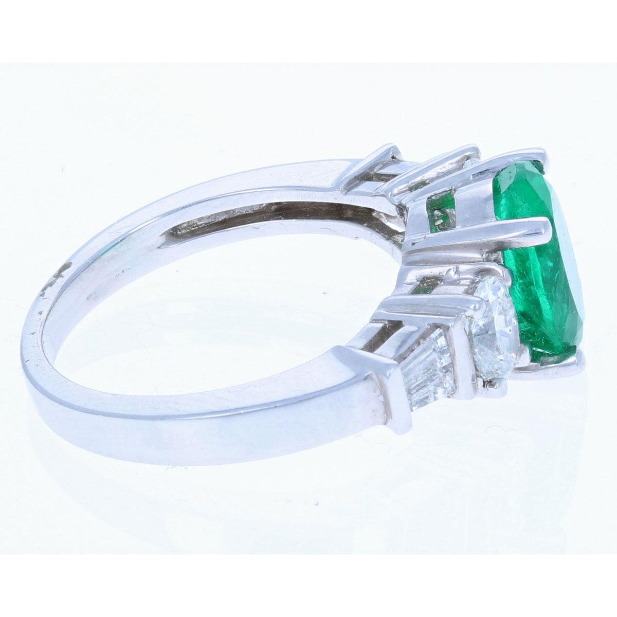 Oval Emerald & Oval Diamond Ring 18KT