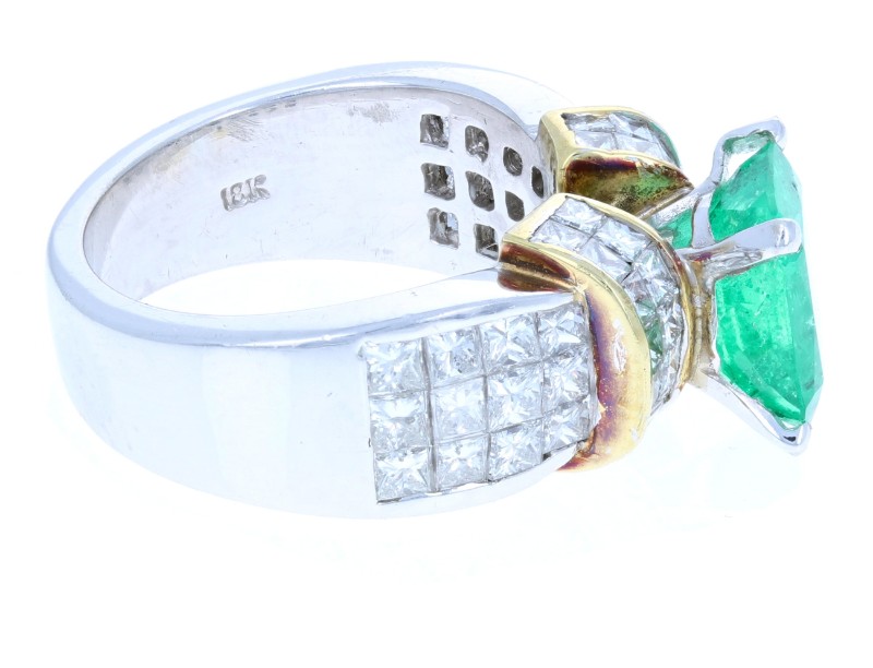 Cushion-Cut Emerald & Princess Diamond Ring 18KT