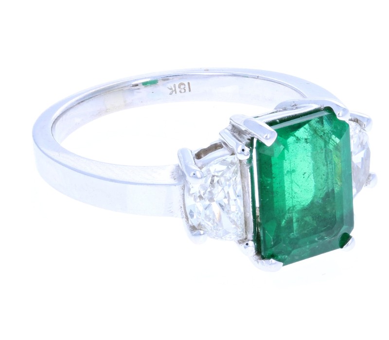 Emerald & Trapezoid Diamond Ring 18KT