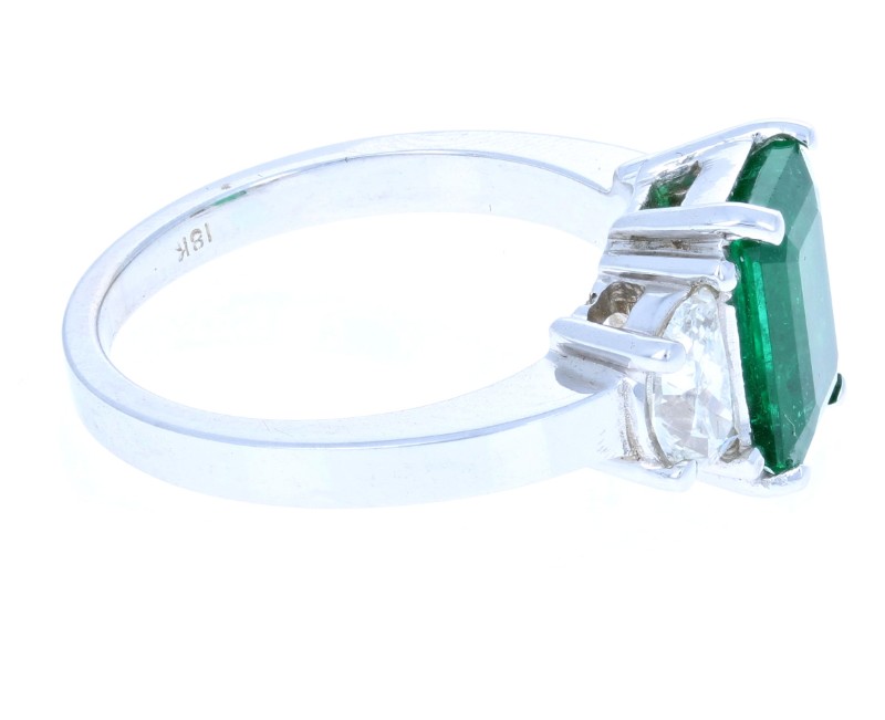 Emerald & Trapezoid Diamond Ring 18KT