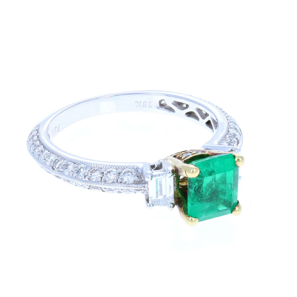 Traditional Emerald Diamond Ring 18KT