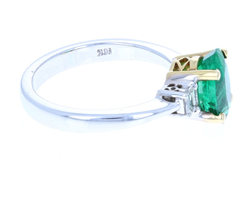 Oval Emerald & Trapezoid Diamond Ring 18KT