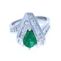Pear-Shape Emerald & Diamond Ring 14 KT