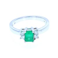 Emerald & Round Diamond Ring 14 KT