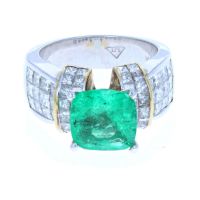 Cushion-Cut Emerald & Princess Diamond Ring 18KT