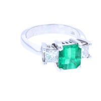 Three-Stone Setting Emerald & Diamond Ring 18KT