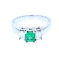 Simple Emerald & Diamond Ring 18KT