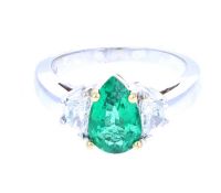 Pear-Shape Emerald & Trapezoid Diamond Ring 18KT