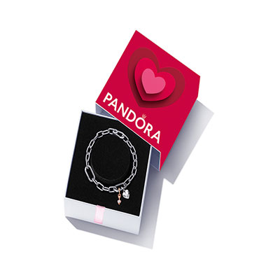 Pandora ME Arrow of Love Bracelet Gift Set?